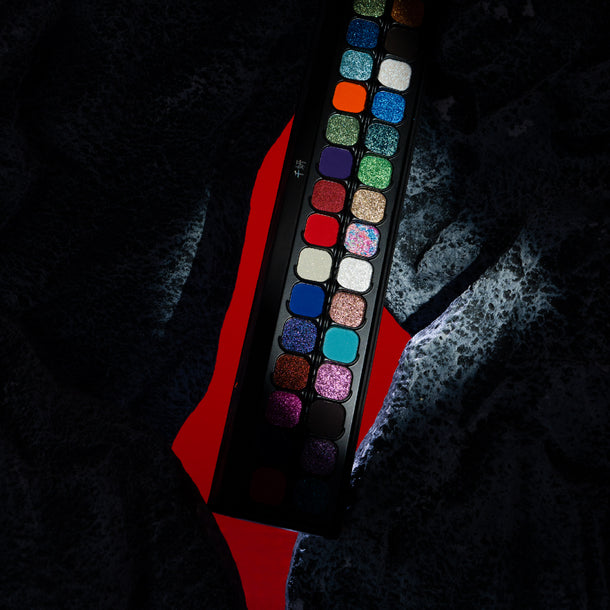 QianYan-32-Color-Lunar-New-Year-Limited-Edition-Eyeshadow-Palette-Dragon-Ascension-Gift-Box-Eyeshadow-2
